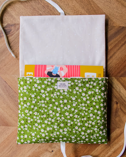 Book Sleeve - Green Daisies